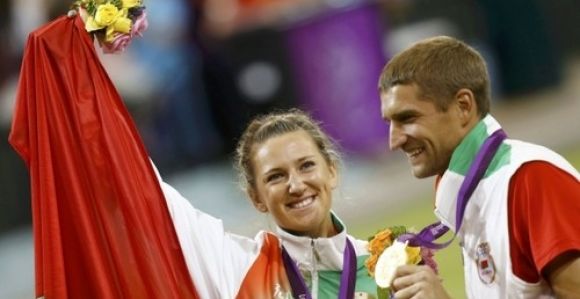Belarus' Azarenka and Mirnyi celebrate with their gold medals during the presentation ceremony for tennis mixed doubles at the All England Lawn Tennis Club during the London 2012 Olympic Games