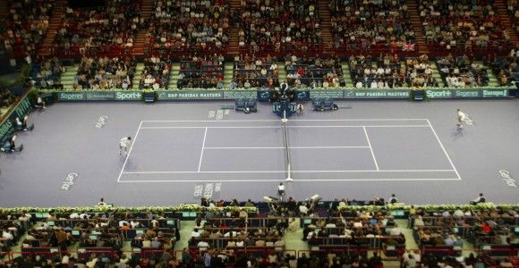 A general view of Bercy stadium during  the semi-final tennis match between British player Tim Henman and US player Andy Roddick