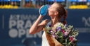 WTA TENNIS NEWS • CZECH STAR PETRA KVITOVA CAPTURES THIRD TITLE OF 2018 IN PRAGUE thumbnail