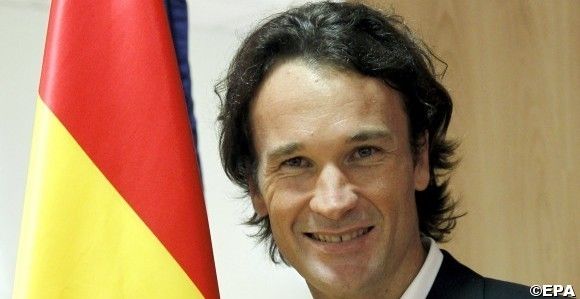 Former world number one Moya to captain Spain's Davis Cup team